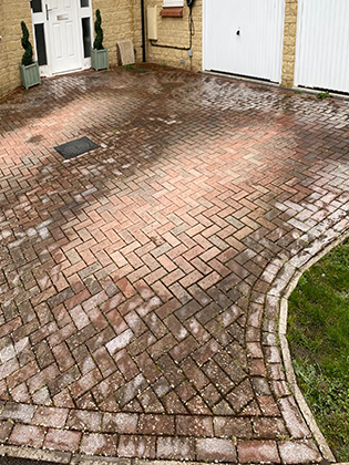 This image has an empty alt attribute; its file name is before-jet-wash.png